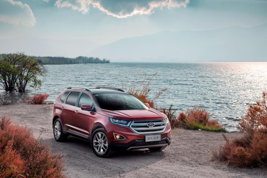  Ford Edge Titanium 2015 года  (CN) (фото 2 из 18)
